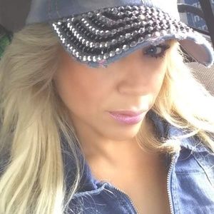 Meet your Posher, Celina